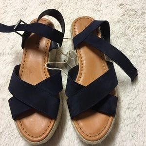 American Eagle sandals